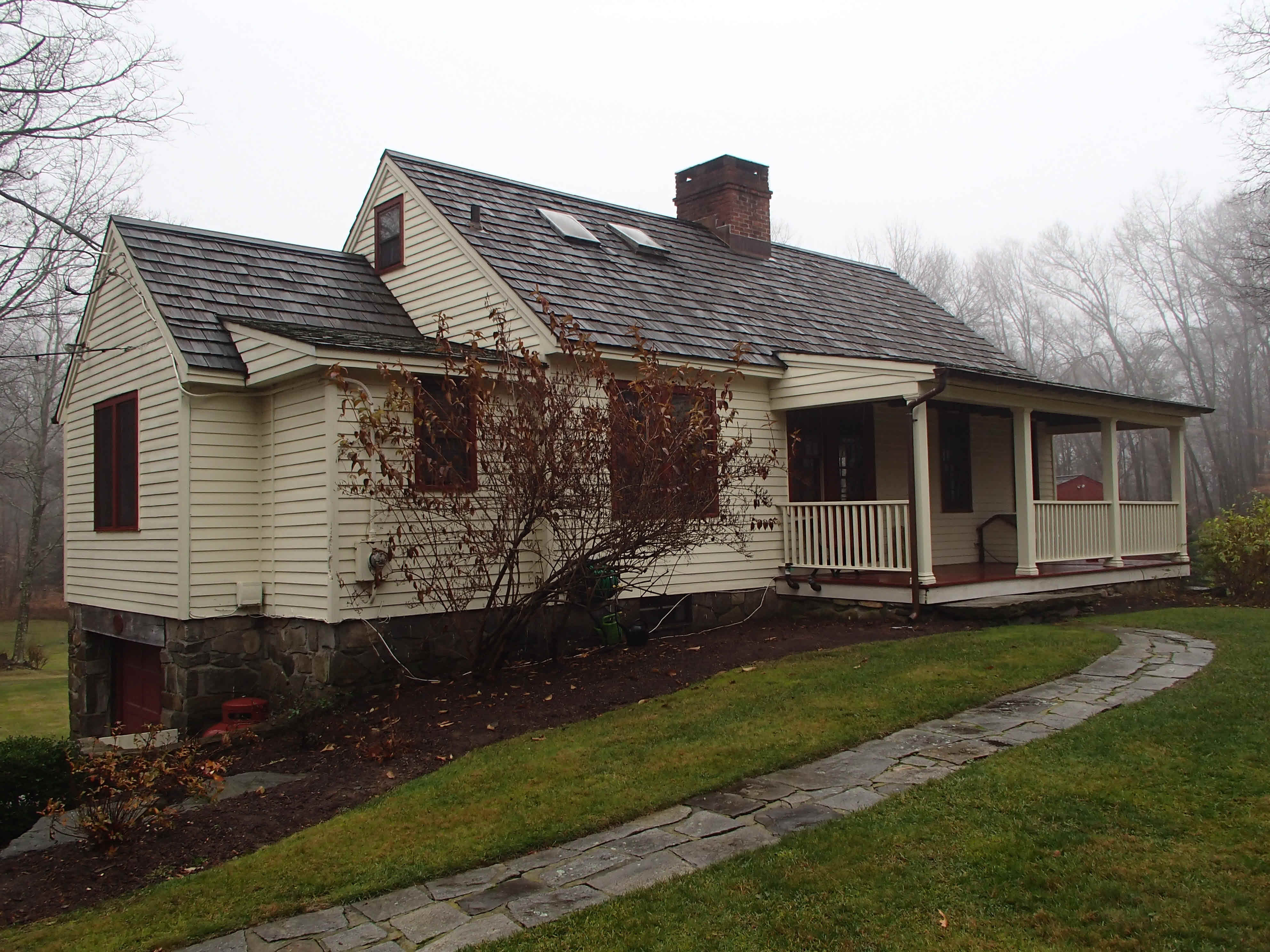 Building photograph for 141 SKYLINE RIDGE RD
